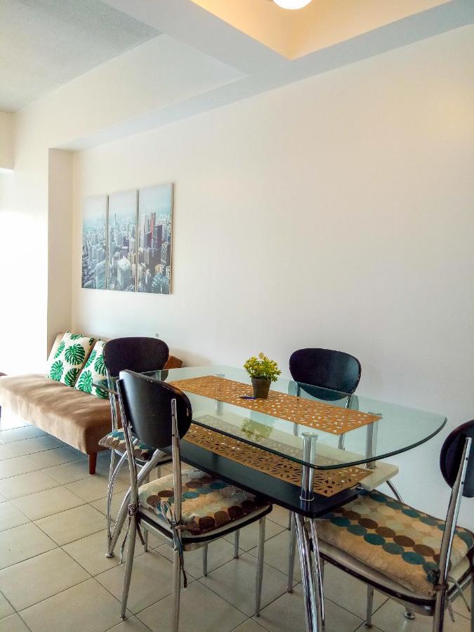 Forbes Area Bgc Taguig Manila Apartment ภายนอก รูปภาพ